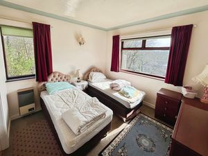 Bedroom- click for photo gallery